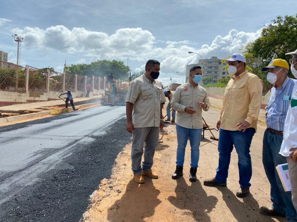 Alcalde de Caroní inició rehabilitación vial de carrera Guasipati y avenida Guayana